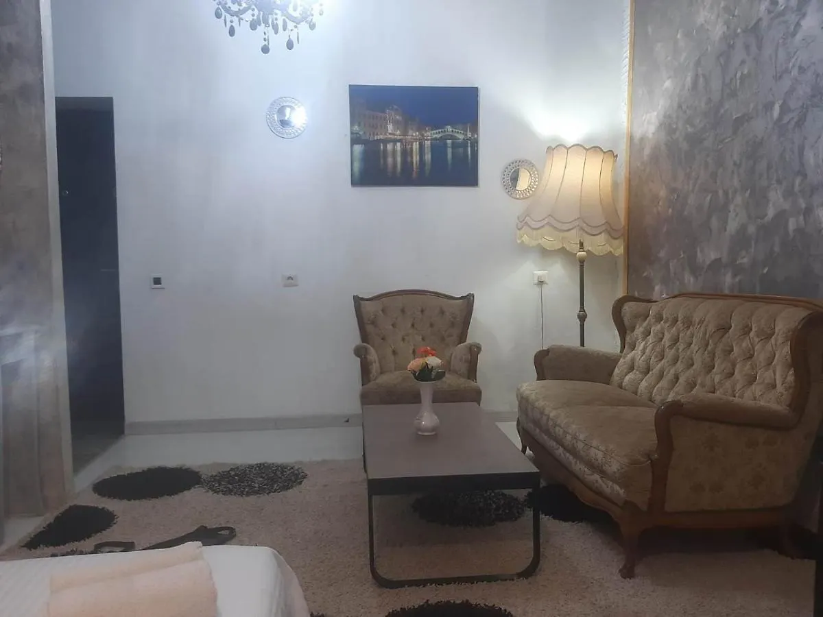 Studio In Near North Station Bucharest Apartment